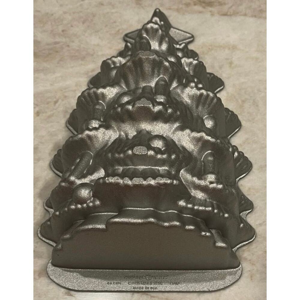 Nordic Ware Christmas Tree Mold Cake Pan 4.5 cups 11" Made in USA EUC
